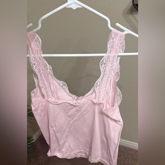 NWOT Lace Trim Cropped Baby Pink Camisole - Picture 2 of 2